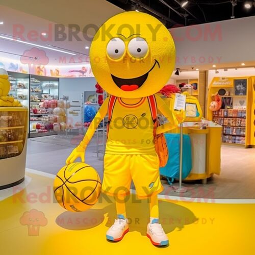 Personnage De Costume De Mascotte Redbrokoly De Ballon De Basket Jaune Habillé D'un Maillot De Bain Et De Sacs Messenger