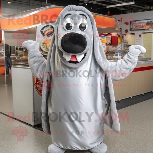 Personnage De Costume De Mascotte Redbrokoly Silver Hot Dogs Habillé D'un Cover-Up Et De Bretelles
