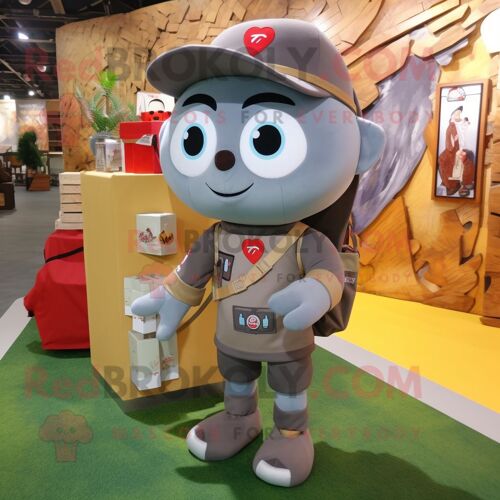 Personnage De Costume De Mascotte Redbrokoly Flèche Grise D'amour Habillé D'un Short Cargo Et De Porte-Clés