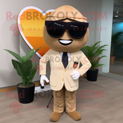 Personnage De Costume De Mascotte Redbrokoly Tan Arrow Of Love Habillé D'un Pantalon De Costume Et De Lunettes De Soleil