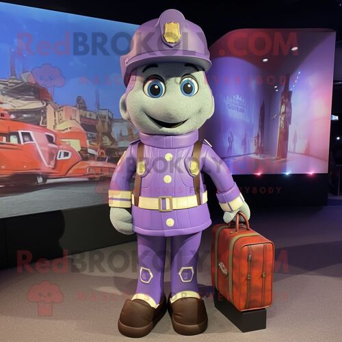 Personnage De Costume De Mascotte Redbrokoly De Pompier Lavande Habillé D'une Veste En Cuir Et De Porte-Documents