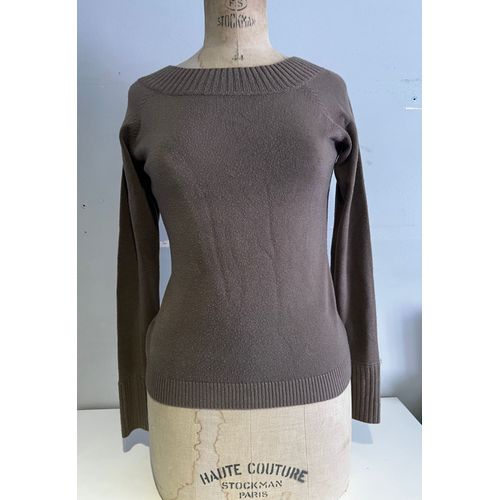Pull Femme Marque : Camaïeu Taille :S Couleur : Beige Dimension : Longueur 53 Cm , Largueur Épaules 44 Cm