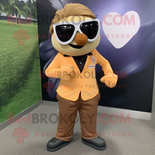 Personnage De Costume De Mascotte Redbrokoly Tan Arrow Of Love Habillé D'un Pantalon De Costume Et De Lunettes De Soleil