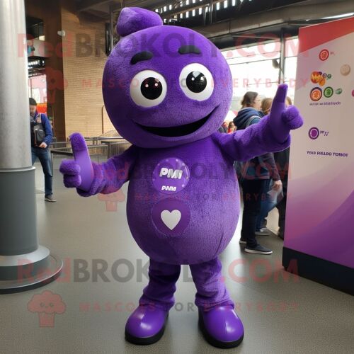 Personnage De Costume De Mascotte Redbrokoly De Prune Violette Habillé D'une Chemise Boutonnée Et De Mitaines