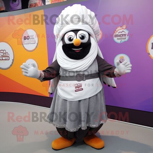 Personnage De Costume Mascotte Redbrokoly Biryani Gris Habillé D'une Jupe Cercle Et De Bonnets