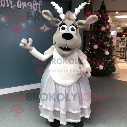 Mascotte Redbrokoly De Personnage De Renne Gris Habillé D'une Robe De Mariée Et De Lacets