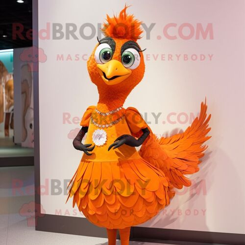 Personnage De Costume De Mascotte Redbrokoly De Paon Orange Habillé D'une Jupe Plissée Et D'épinglettes