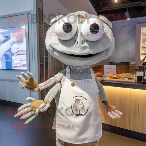 Personnage De Costume De Mascotte Redbrokoly Grey Crab Cakes Habillé D'une Chemise Henley Et De Boucles D'oreilles