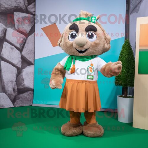 Personnage De Costume De Mascotte Redbrokoly De Drapeau Irlandais Beige Vêtu D'une Robe Midi Et De Ceintures