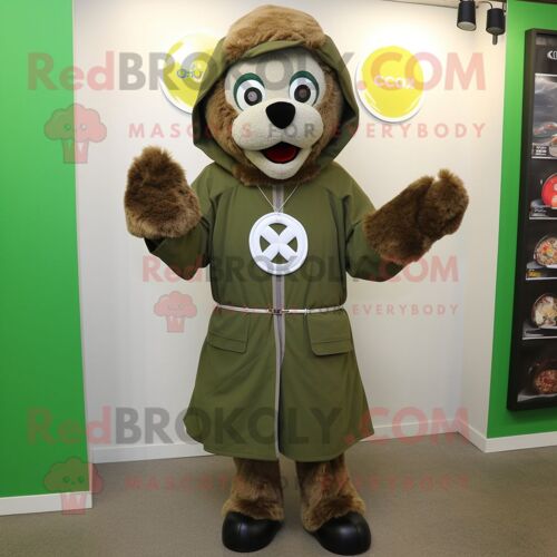 Costume Mascotte Redbrokoly Olive Celtic Cross Habillé D'une Parka Et De Pinces À Chaussures