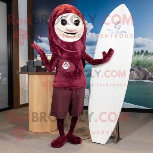 Personnage De Costume De Mascotte Redbrokoly De Planche De Surf Marron Vêtu D'un Pantalon De Yoga Et De Clips D'écharpe