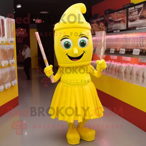 Mascotte Redbrokoly De Personnage De Bonbon Jaune Habillé D'une Jupe Crayon Et De Bandeaux