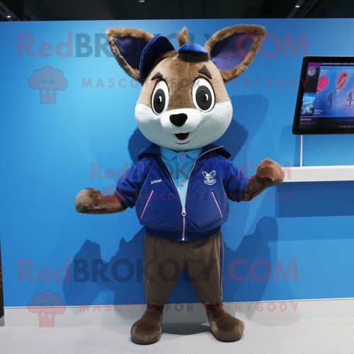 Personnage De Costume De Mascotte Redbrokoly Blue Deer Habillé D'un Blouson Aviateur Et D'épingles À Châle