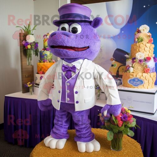 Personnage De Costume De Mascotte Redbrokoly De Gâteau De Mariage Violet Habillé D'un T-Shirt Polo Et De Broches