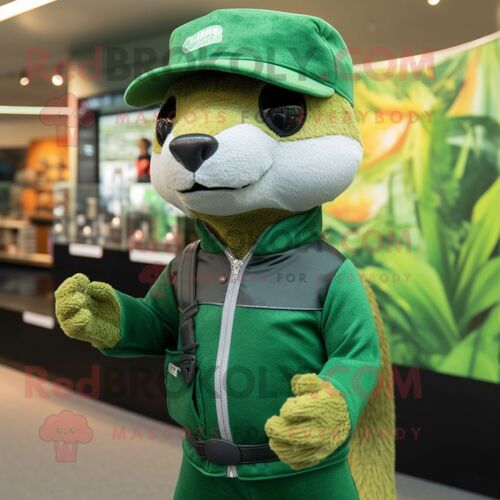 Personnage De Costume De Mascotte Redbrokoly De Mangouste Verte Habillé D'un Rashguard Et De Chapeaux