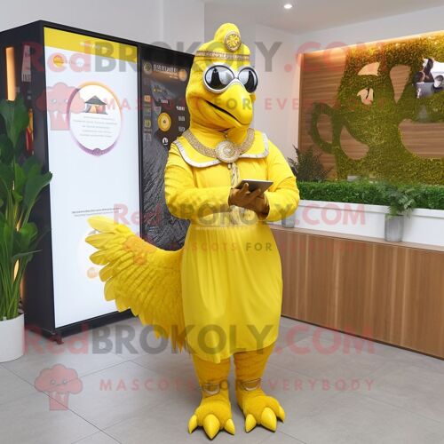 Personnage De Costume De Mascotte Redbrokoly De Poulet Tandoori Jaune Citron Habillé D'une Robe Taille Empire Et De Montres Numériques