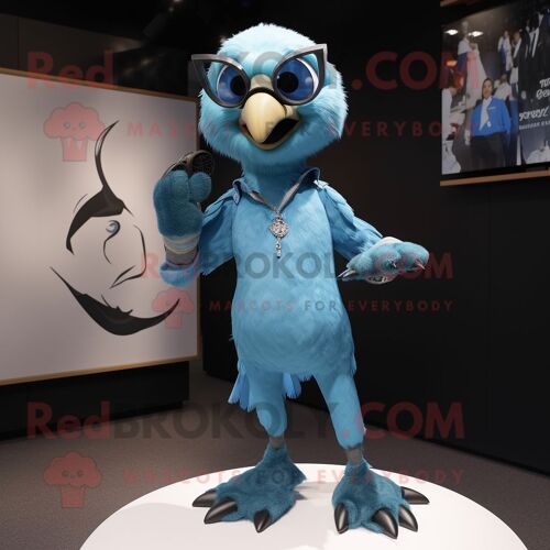 Personnage De Costume De Mascotte Redbrokoly Cyan Falcon Habillé Avec Un Jean Skinny Et Des Boutons De Manchette