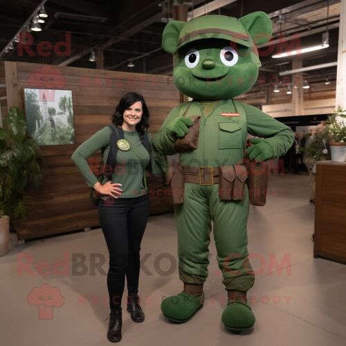 Personnage De Costume De Mascotte Redbrokoly Commando Vert Forêt Habillé D'un Jean Mom Et De Bretelles