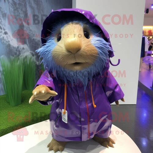 Personnage De Costume De Mascotte Redbrokoly De Cochon D'inde Violet Habillé D'un Imperméable Et De Bracelets