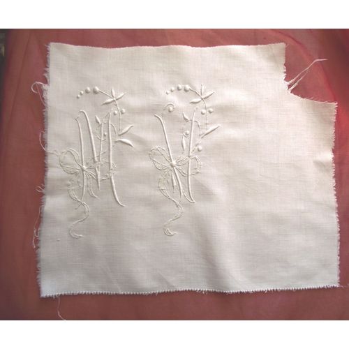 Broderie Ancienne Faite Main Monogramme Mv Grandes Lettres Dimensions De Lettres Hauteur 21 Cm Largeur 10ccm