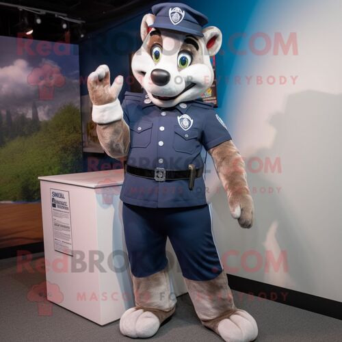 Personnage De Costume De Mascotte Redbrokoly D'officier De Police De La Marine Habillé D'un Jogging Et De Mitaines