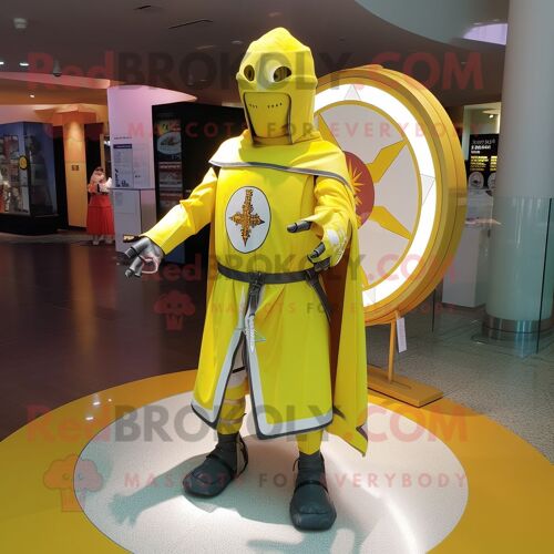 Personnage De Costume De Mascotte Redbrokoly De Chevalier Médiéval Jaune Citron Habillé D'un Coupe-Vent Et De Bracelets De Cheville