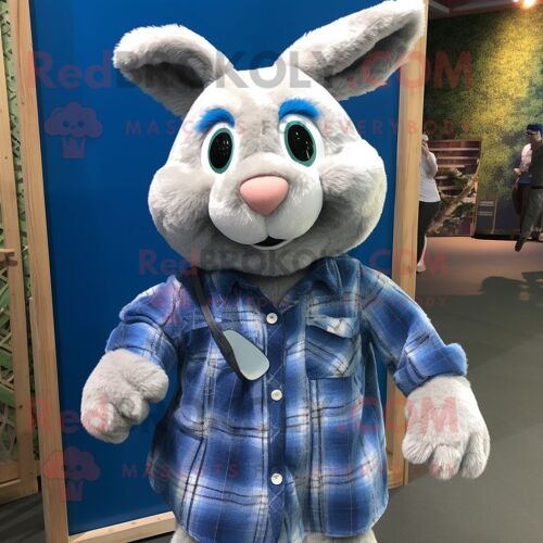Personnage De Costume De Mascotte Redbrokoly De Lapin Sauvage Bleu Habillé D'une Chemise En Flanelle Et De Porte-Clés