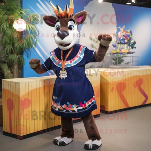Costume De Mascotte Redbrokoly D'okapi Bleu Marine Habillé D'une Robe Droite Et De Pinces À Cheveux
