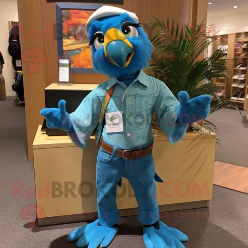 Mascotte Redbrokoly De Personnage De Perroquet Turquoise Habillé Avec Un Jean Boyfriend Et Des Bretelles