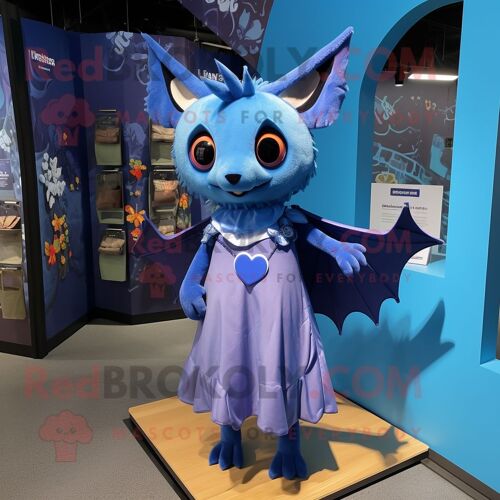 Personnage De Costume De Mascotte Redbrokoly De Chauve-Souris Bleue Habillé D'une Jupe Trapèze Et D'épingles À Cheveux
