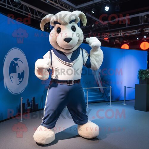 Personnage De Costume De Mascotte Redbrokoly De Bélier Bleu Marine Habillé D'un Jogging Et De Bretelles