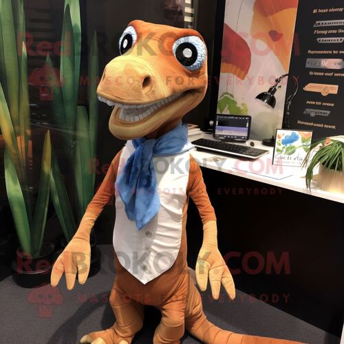 Personnage De Costume De Mascotte Redbrokoly Coelophysis Habillé D'un Cover-Up Et De Pochettes