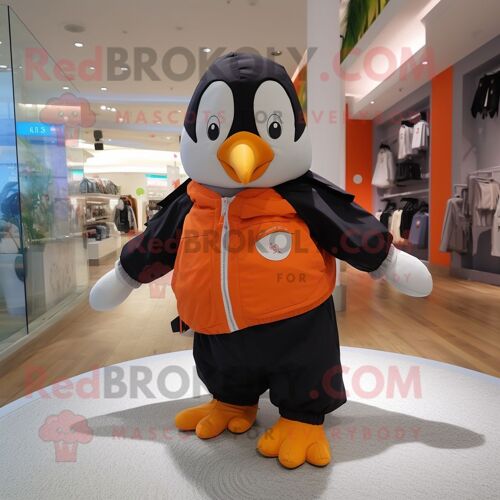 Personnage De Costume De Mascotte Redbrokoly De Pingouin Habillé D'un Coupe-Vent Et De Bretelles