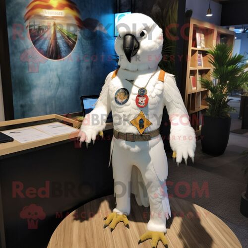 Personnage De Costume De Mascotte Redbrokoly D'ara Blanc Habillé D'une Chemise Henley Et D'épingles À Cheveux