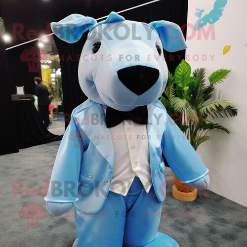Personnage De Costume De Mascotte Redbrokoly De Tapir Bleu Ciel Habillé D'une Robe Et De Noeuds Papillon