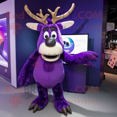 Personnage De Costume De Mascotte Redbrokoly De Renne Violet Habillé D'un T-Shirt Graphique Et De Boucles D'oreilles