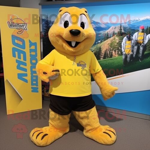 Personnage De Costume De Mascotte Redbrokoly De Marmotte Jaune Habillé D'un Tee-Shirt Graphique Et De Pinces À Chaussures