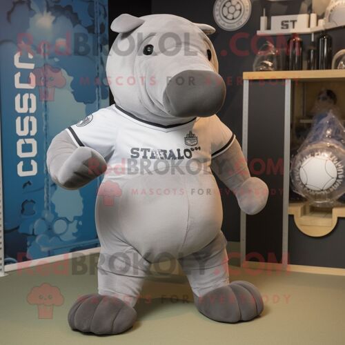 Mascotte Redbrokoly De Personnage De Costume De Vache Grise Stellar S Sea Cow Habillé D'un Maillot De Rugby Et De Pinces À Chaussures