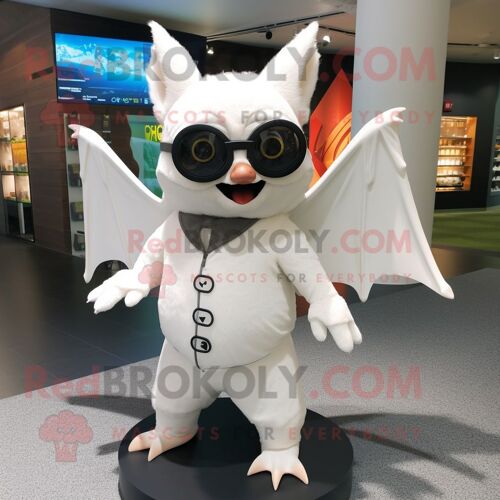 Personnage De Costume De Mascotte Redbrokoly De Chauve-Souris Blanche Habillé D'un T-Shirt À Manches Longues Et De Lunettes