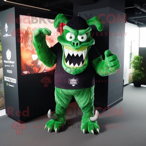 Personnage De Costume De Mascotte Redbrokoly De Démon Vert Forêt Habillé D'un T-Shirt À Col En V Et De Bérets