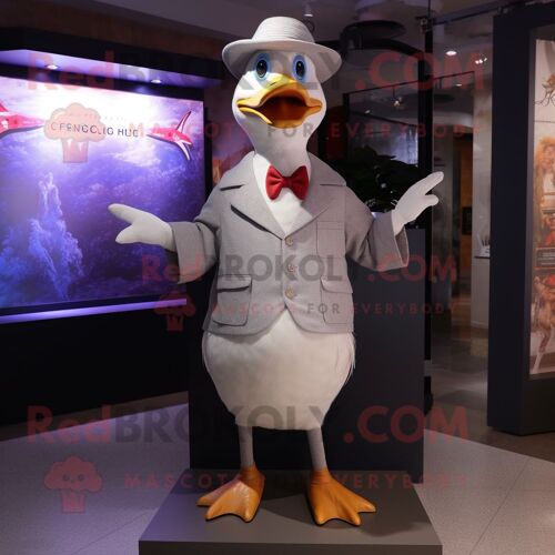 Personnage De Costume De Mascotte Redbrokoly Grey Goose Habillé D'un Gilet Et De Chapeaux