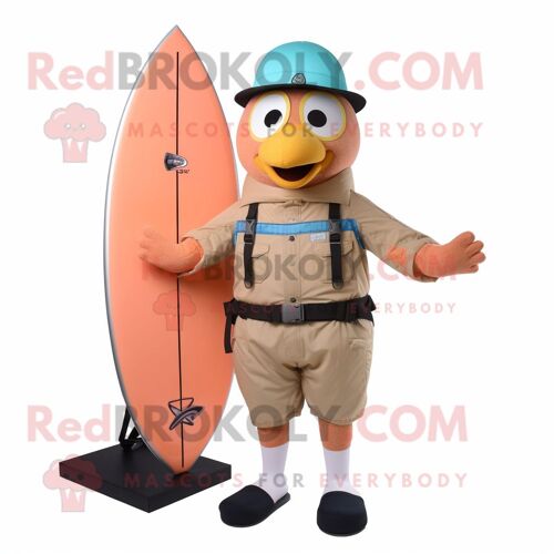 Personnage De Costume De Mascotte Redbrokoly Peach Special Air Service Habillé Avec Un Short De Bain Et Des Noeuds Papillon