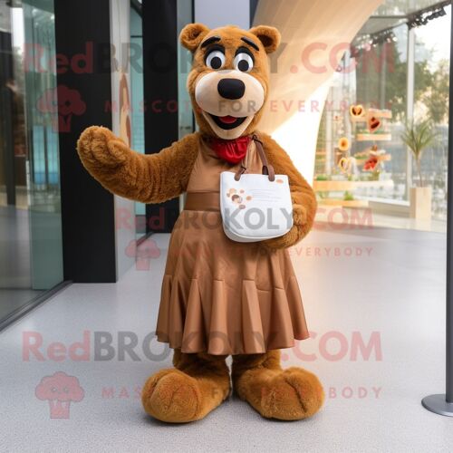 Mascotte Redbrokoly De Personnage De Chien Marron Habillé D'une Robe Taille Empire Et De Pochettes