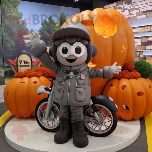Personnage De Costume De Mascotte Redbrokoly De Citrouille Grise Habillé D'une Veste De Moto Et De Bérets