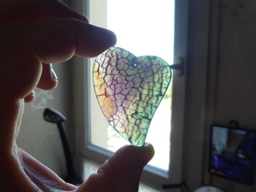 Pendentif Coeur En Agate. Vert Et Violet Avec Veines De Dragon. 5.7 Cm. Magnifique Pierre Aux Couleurs Originales. Parfaite Idée De Cadeau. Lot 1669