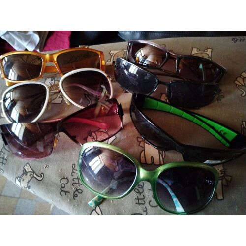 Lot 7 Paires De Lunettes De Soleil