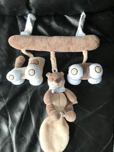 Petit Mobile A Suspendre Écureuil Train Marron Et Bleu Ciel , Poussette, Parc..