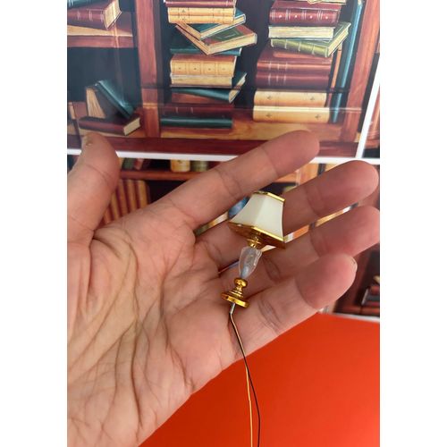 Lampe miniature, lumineuse pour maison de poupée