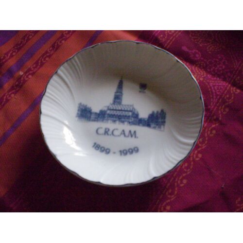 Soucoupe Commémorative Crcam Arras, 1899-1999, Porcelaine Décor D'arras