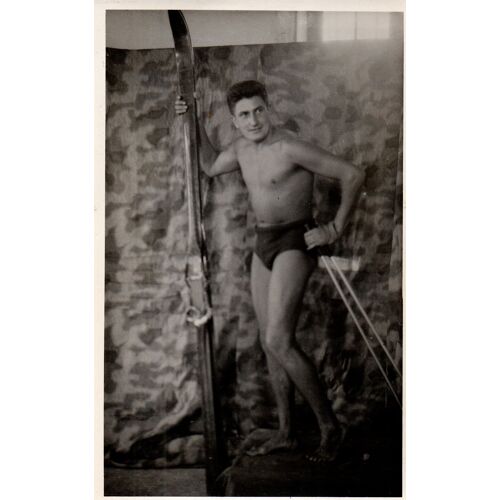 Cpa Homme En Tenue De Bain Et... Skis